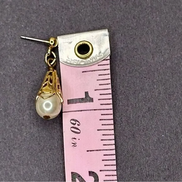 Vtg Memories 1900 Pearl Drop Earrings Gold Tone Filigree Shell Cap Made in USA - Picture 9 of 10
